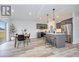 9 POSTMA CRESCENT - 14