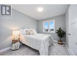 9 POSTMA CRESCENT - 15