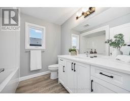 9 POSTMA CRESCENT - 18