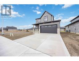 9 POSTMA CRESCENT - 2