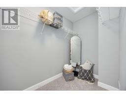 9 POSTMA CRESCENT - 24