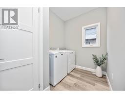 9 POSTMA CRESCENT - 5