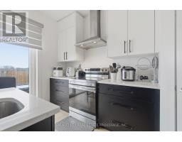 25 ALEXANDER CIRCLE - 16