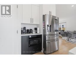 25 ALEXANDER CIRCLE - 17