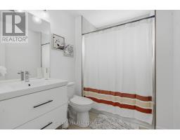 25 ALEXANDER CIRCLE - 32