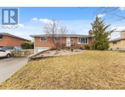 362 CHIPPENDALE CRESCENT - 3