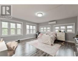 290 HURON STREET - 15