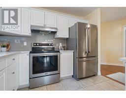 21 - 19 SOMERSET DRIVE - 10