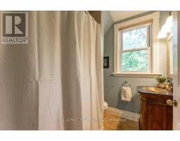 38 BYRON AVENUE E - 27