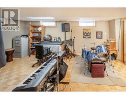 392 VILLAGE GREEN AVENUE - 32