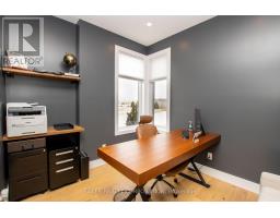 3 POOLE CRESCENT - 14