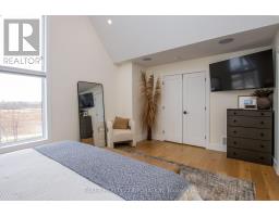 3 POOLE CRESCENT - 18