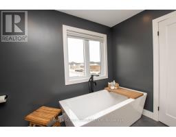 3 POOLE CRESCENT - 20