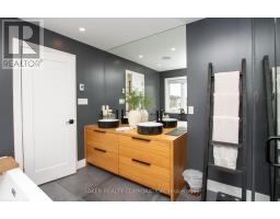 3 POOLE CRESCENT - 21