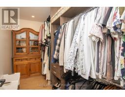 3 POOLE CRESCENT - 22