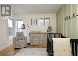 3 POOLE CRESCENT - 24