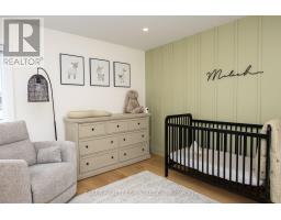 3 POOLE CRESCENT - 25