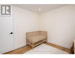 3 POOLE CRESCENT - 27