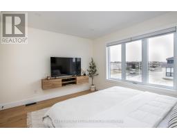 3 POOLE CRESCENT - 29