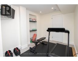 3 POOLE CRESCENT - 32