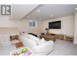 3 POOLE CRESCENT - 35