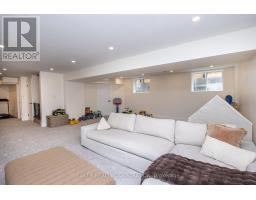 3 POOLE CRESCENT - 37