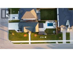 3 POOLE CRESCENT - 44