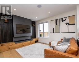 3 POOLE CRESCENT - 8