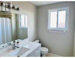 18 BELLROCK CRESCENT - 11