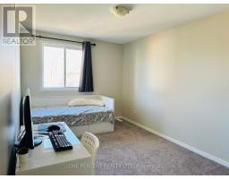 18 BELLROCK CRESCENT - 13