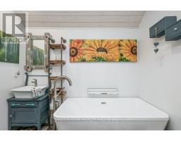 163 MAUD STREET - 20