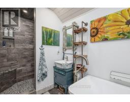 163 MAUD STREET - 21