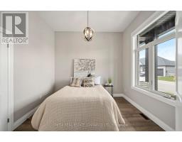 26 - 63 COMPASS TRAIL - 6