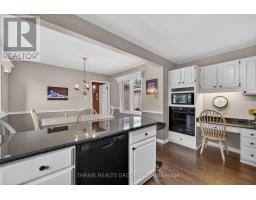 25 - 701 LANSDOWNE AVENUE - 16