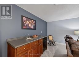 25 - 701 LANSDOWNE AVENUE - 33