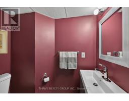 25 - 701 LANSDOWNE AVENUE - 39