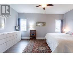 21 AMANDA AVENUE - 25