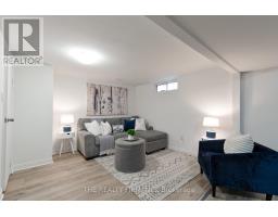 10 STROUD CRESCENT - 21