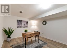 10 STROUD CRESCENT - 25