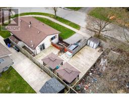 10 STROUD CRESCENT - 35