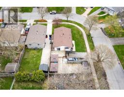 10 STROUD CRESCENT - 36