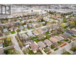 10 STROUD CRESCENT - 37