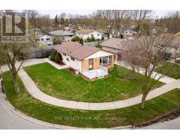 10 STROUD CRESCENT - 4