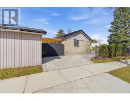 1975 ROYAL CRESCENT - 34