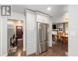 2 THORNE AVENUE - 17