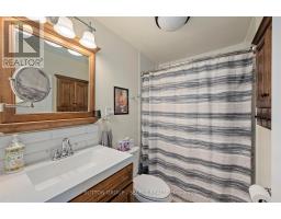 2 THORNE AVENUE - 18