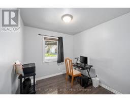 2 THORNE AVENUE - 21