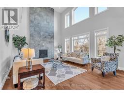 1375 DYER CRESCENT - 2