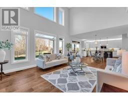 1375 DYER CRESCENT - 4