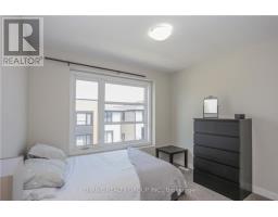 921 SARNIA ROAD - 32